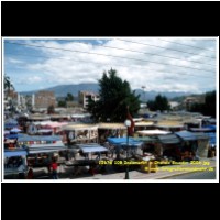 12676 105 Indiomarkt in Otavalo Ecuador 2006.jpg